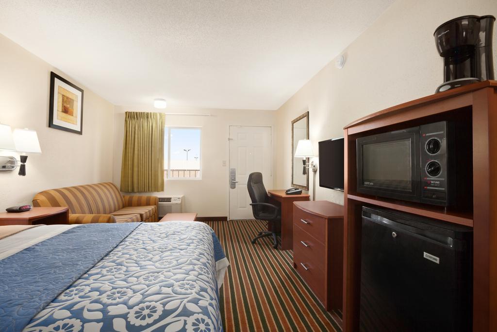 Days Inn By Wyndham Champaign/Urbana Exterior foto